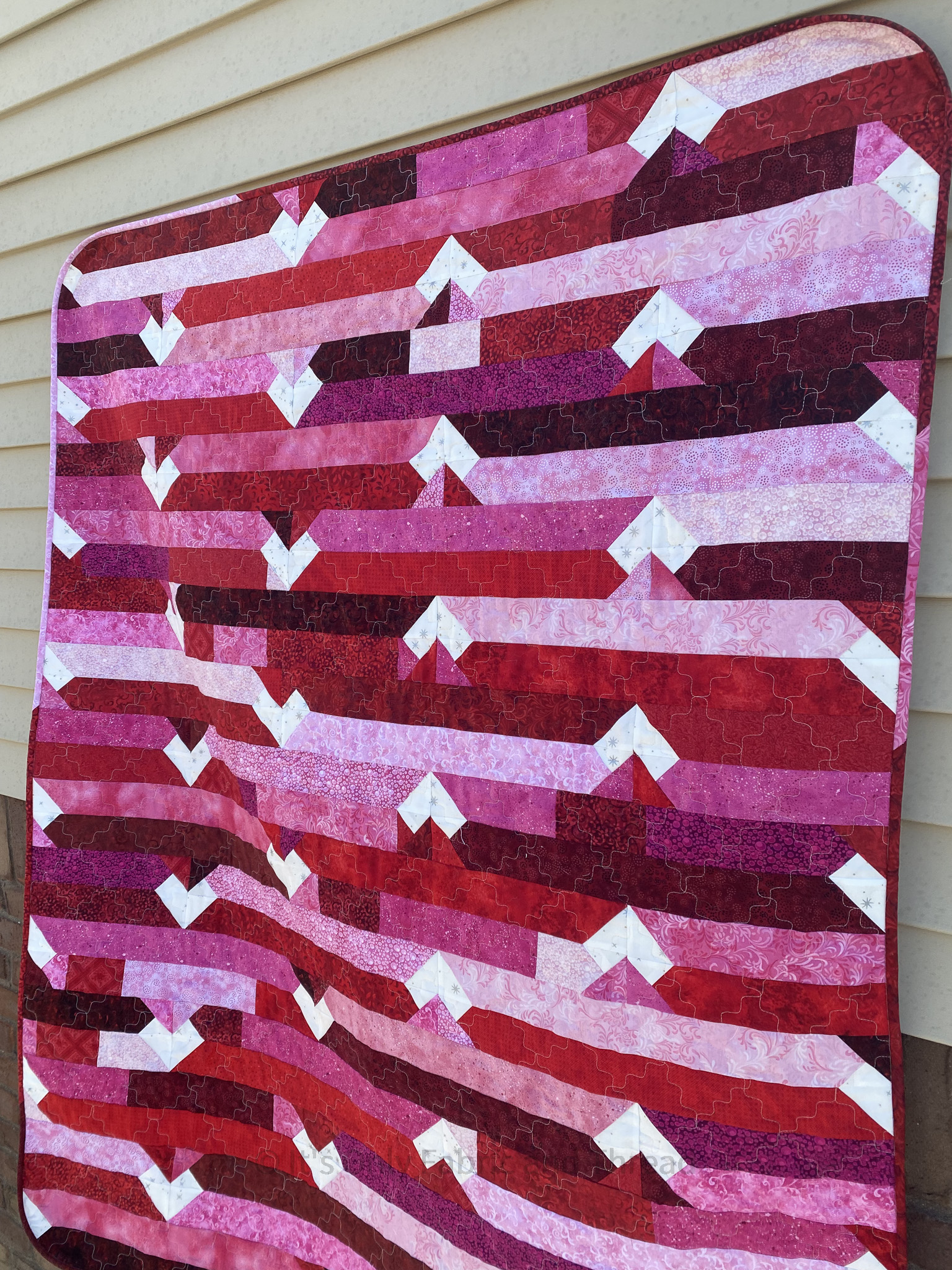 quick-and-easy-valentines-heart-free-jelly-roll-quilt-pattern-it-s-only-fabric-and-thread