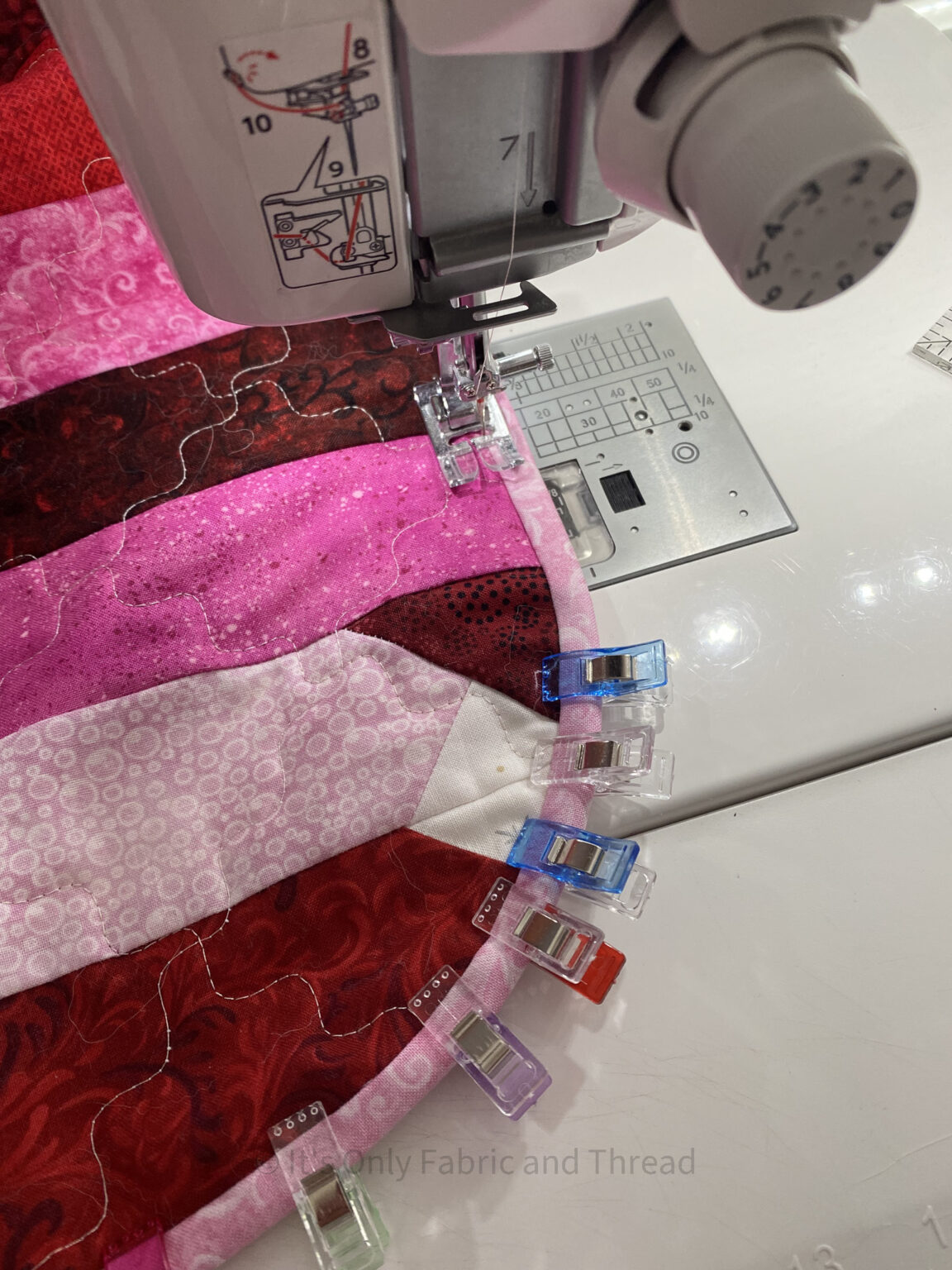 How to Finish Your Quilt with Rounded Corners It's Only Fabric And Thread